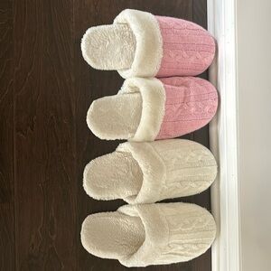 2 pairs of slippers white and pink